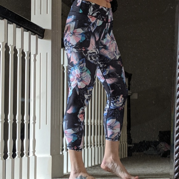 Fabletics Pants - Fabletics Crop Leggings